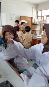 Anak Kelas 4 SD Dilarang Masuk Lab Dulu Sebelum Kenalan Sama Geng Gelas Ajaib Ini