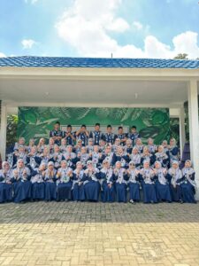 Dari sekolah biasa menjadi sekolah luar biasa : 47 tahun transpormasi Al Muslim