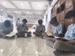 Hafalan vs Scroll : Tantangan Menghafal Al-Qur’an di Masa Era Digital