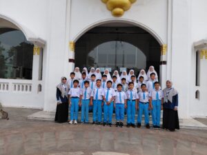 Belajar di Luar Kelas: Siswa Kelas 5 SD Al Muslim Mengenal Sejarah di Gedung Juang 45 Bekasi